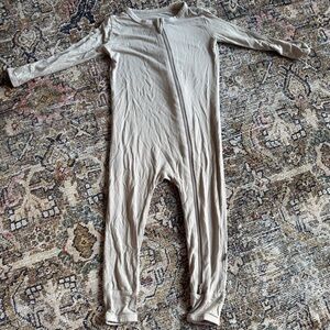 Kyte baby beige romper